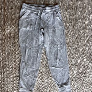 gray sweatpants